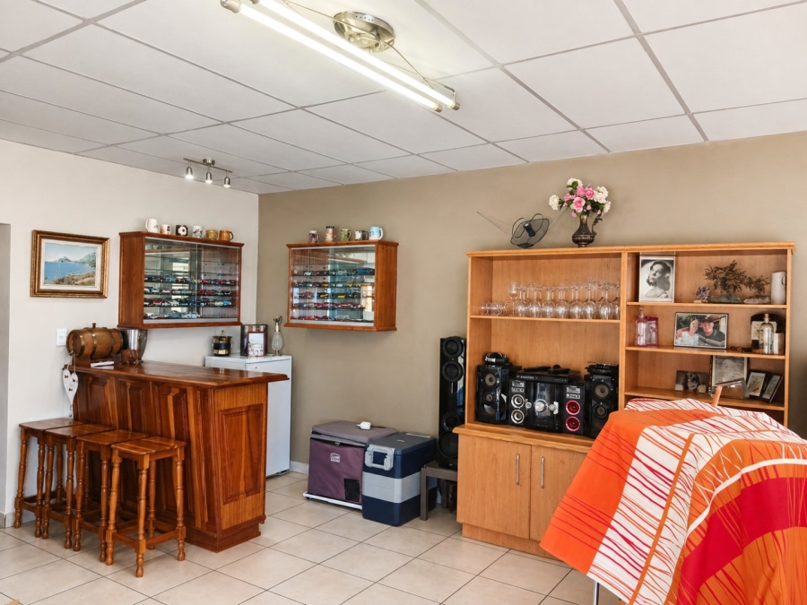 Commercial Property for Sale in Agricultural Holding 400 North West